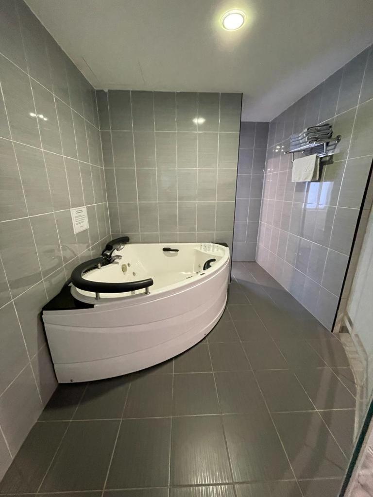 N&L Hotel Kuala Terengganu Dış mekan fotoğraf